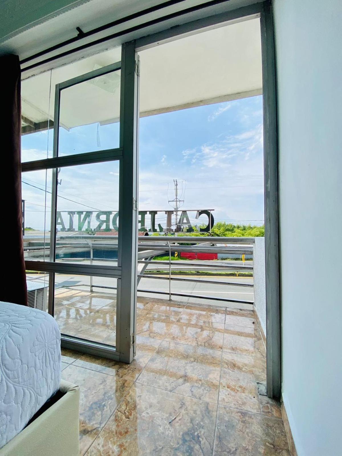 Hotel West California Puerto Espejo Екстериор снимка