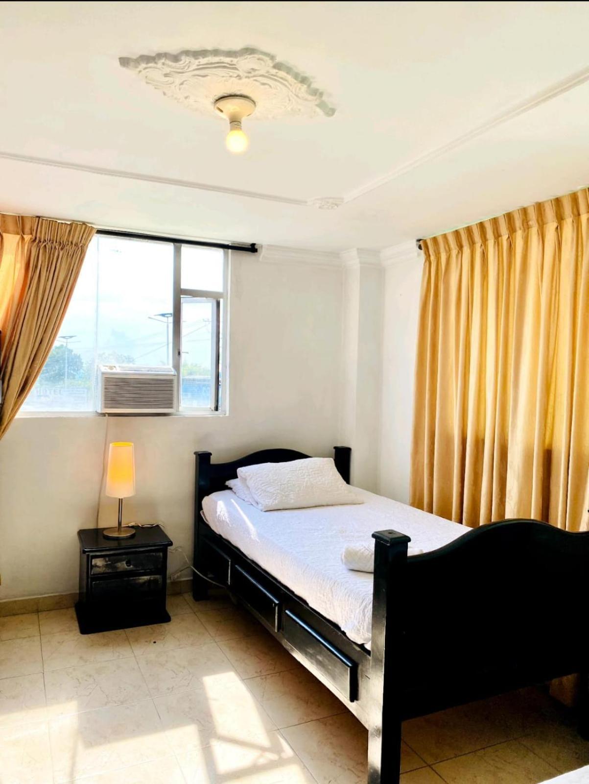 Hotel West California Puerto Espejo Екстериор снимка