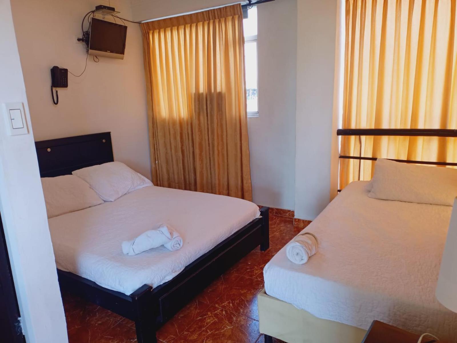 Hotel West California Puerto Espejo Екстериор снимка